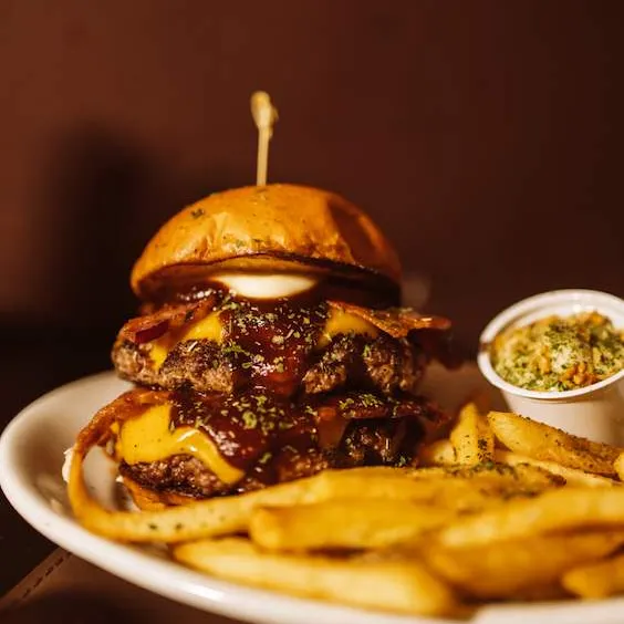 Big Bacon Barbecue Burger com blend duplo